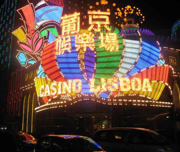 rahasia-di-balik-lampu-gemerlap-casino-malam-hari